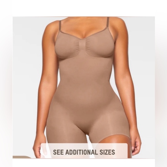 SKIMS sculpting body suit NWOT mid thigh - Picture 2 of 7